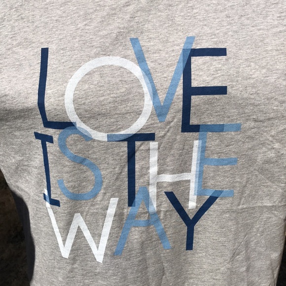 🆕J.Crew “Love Is The Way” Graphic Gray T-Shirt Brand New - Picture 6 of 6